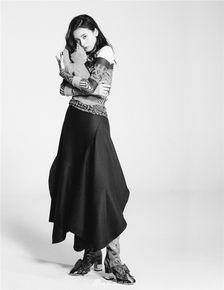 拍摄复古吃瓜少女,时光流转的青春印记