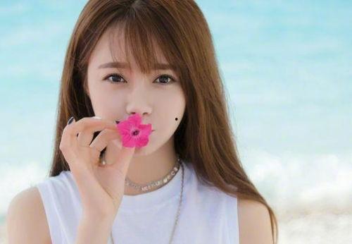 最近热门吃瓜女